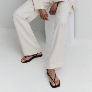 Reformation Vincenza Thong Sandal Black - Size 9.5